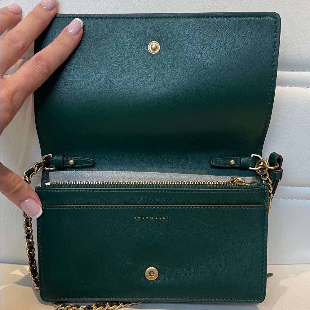 NWT Elegant Green Quilted Chain Crossbody Bag - Picture 6 of 9